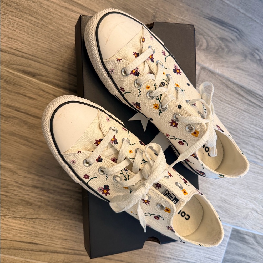 Converse Women's Chuck Taylor All-star low Floral Sneakers 7.5/9.5 - Picture 2 of 4